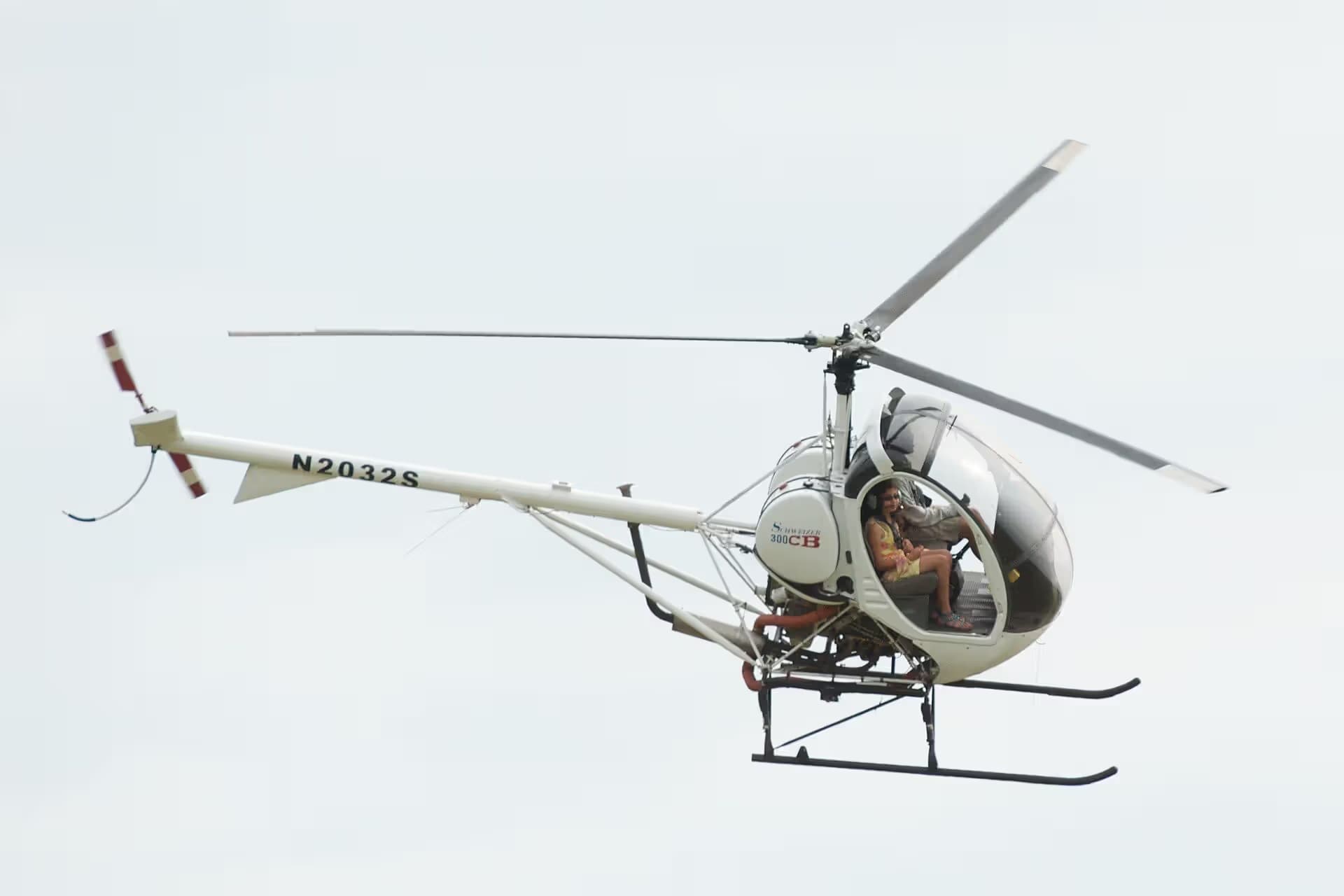 N2032S — Helicopter