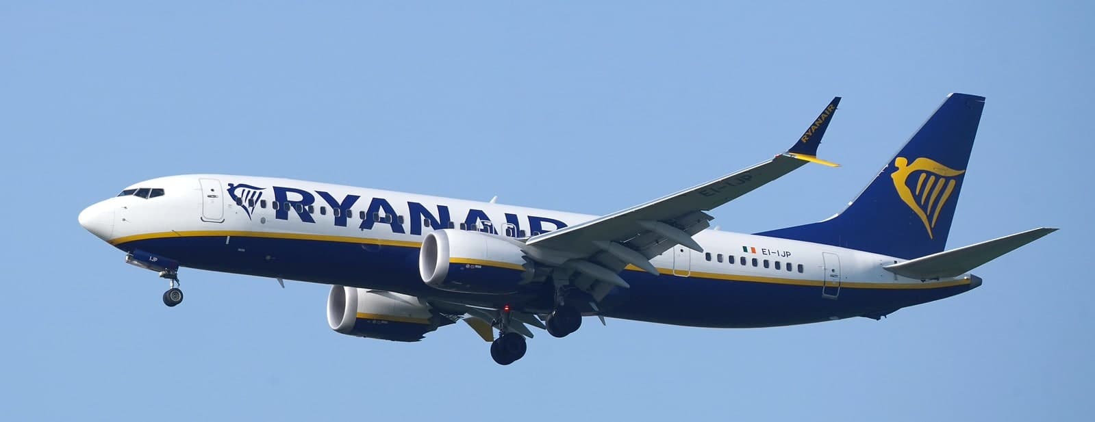 EI-IJP — Twin-engine aircraft
