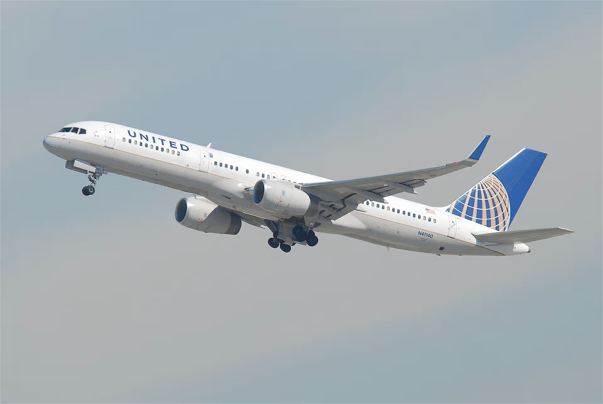 N41140 — Twin-engine aircraft