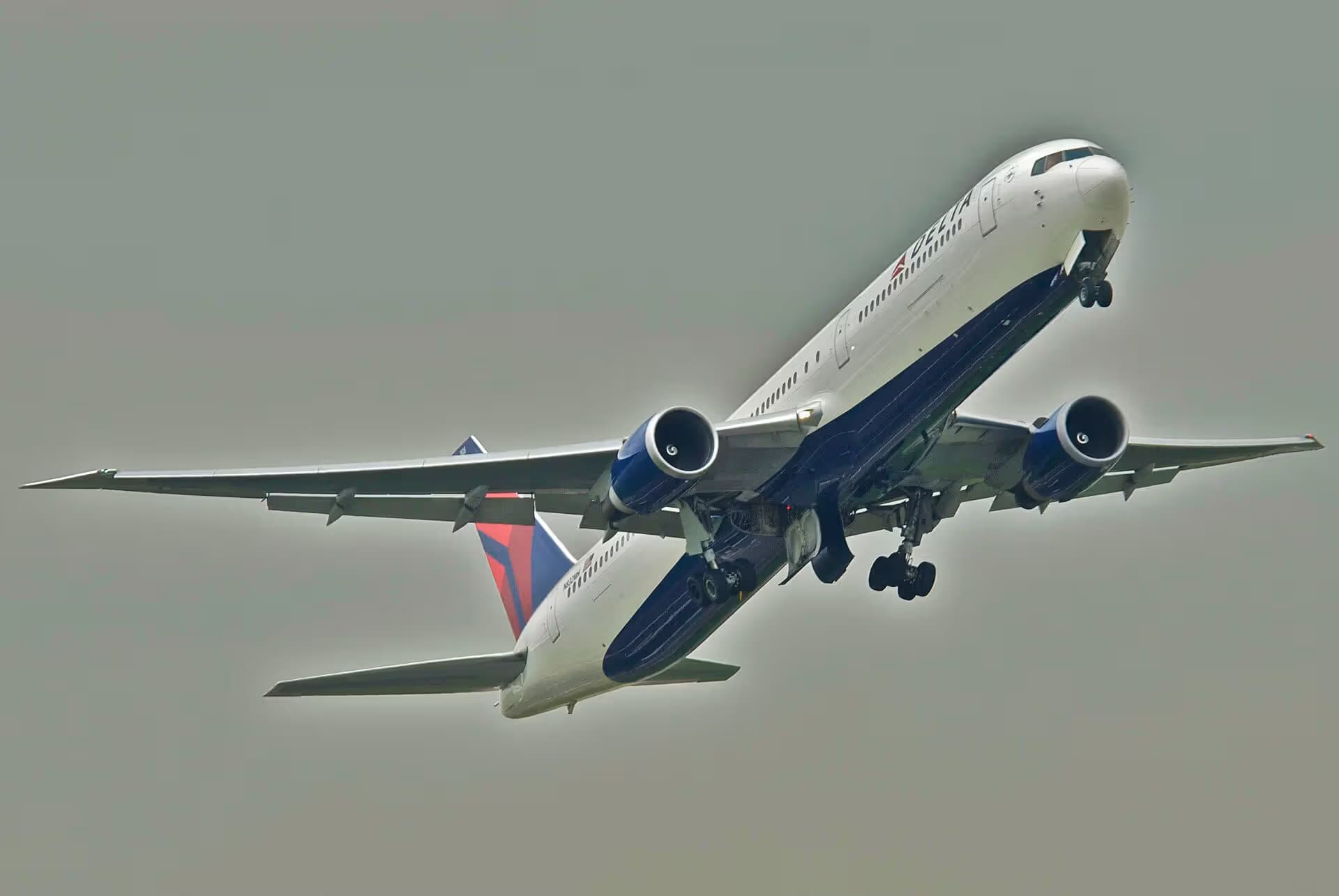 N832MH — Twin-engine aircraft