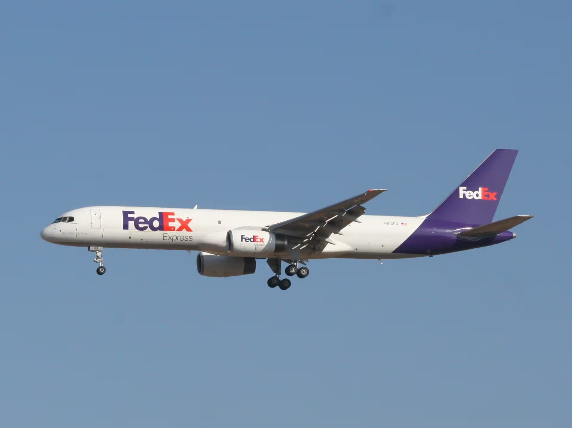 N913FD — Twin-engine aircraft