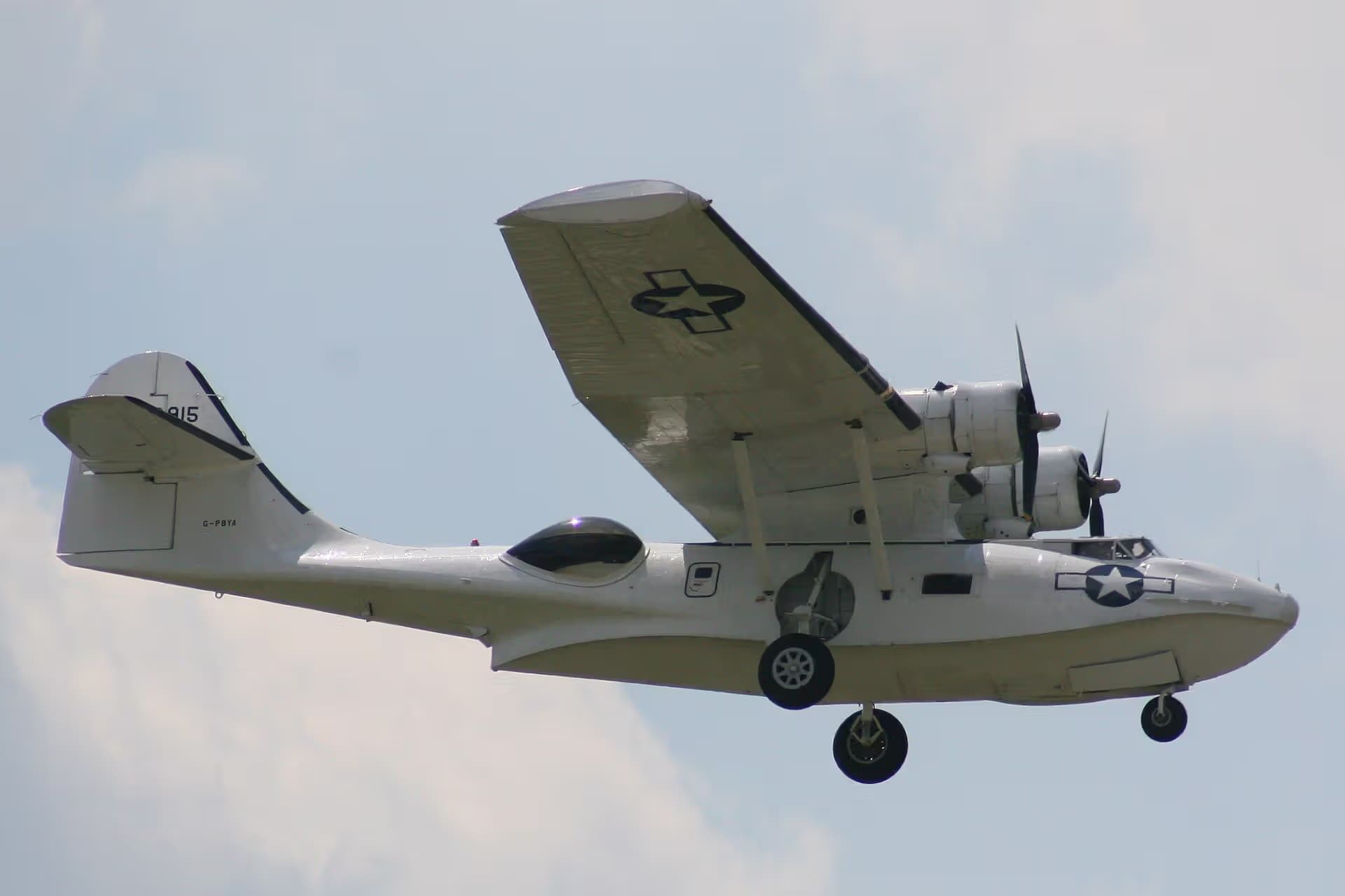 Unidentified — Twin-engine aircraft