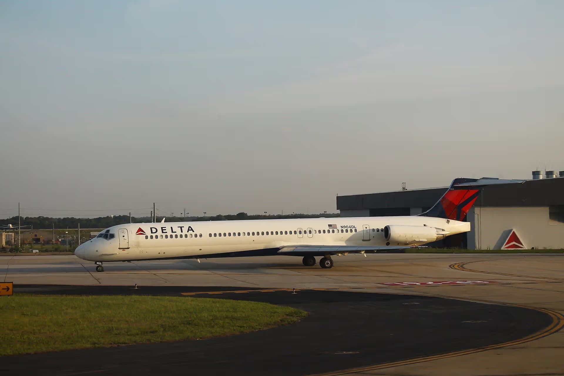 N904DL — Douglas