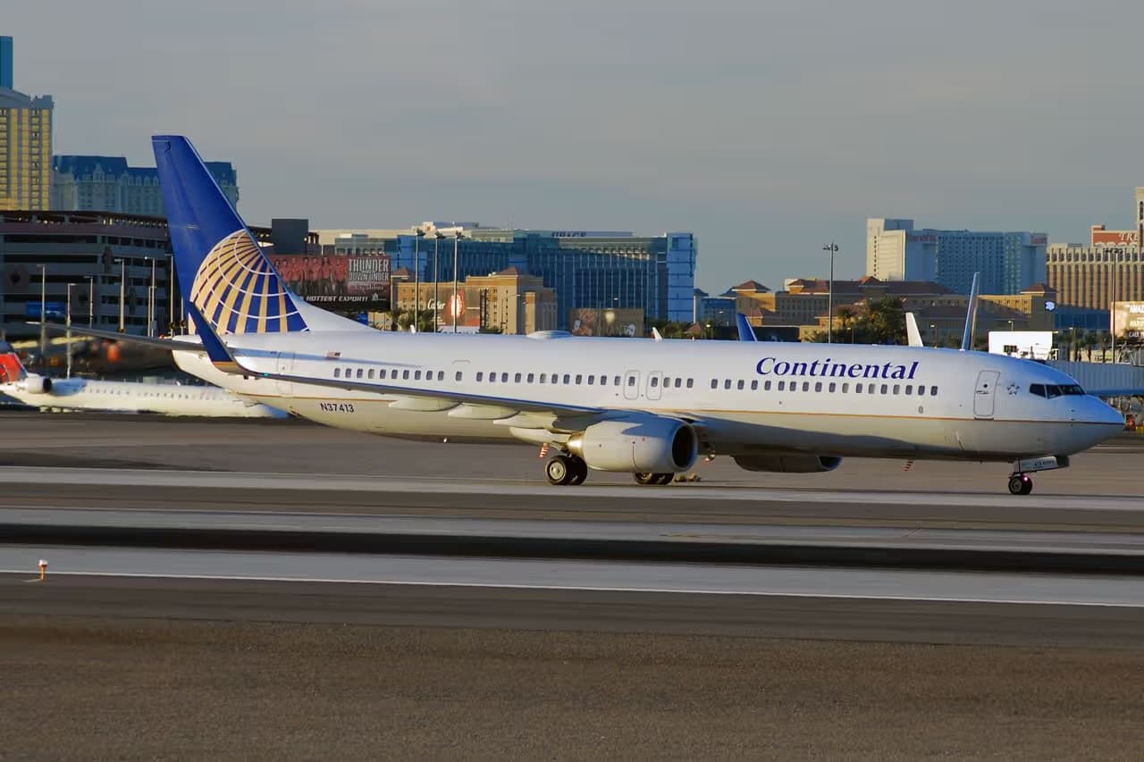 N37413 — Boeing