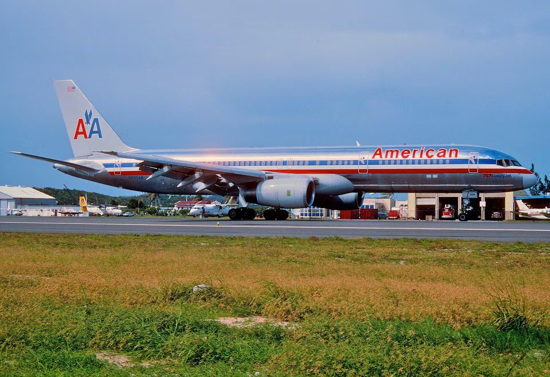 N695AN — Twin-engine aircraft
