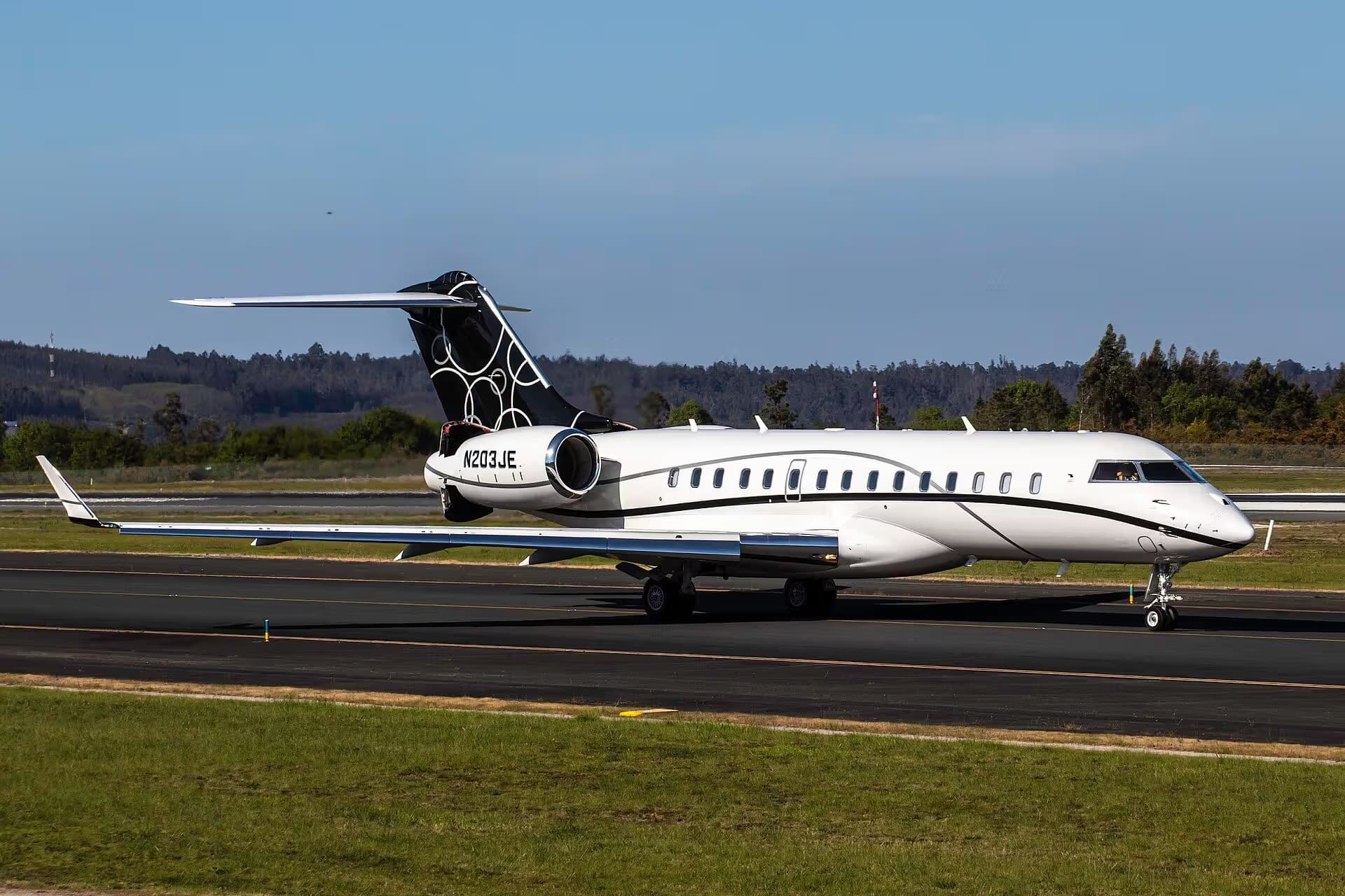 N203JE — Bombardier