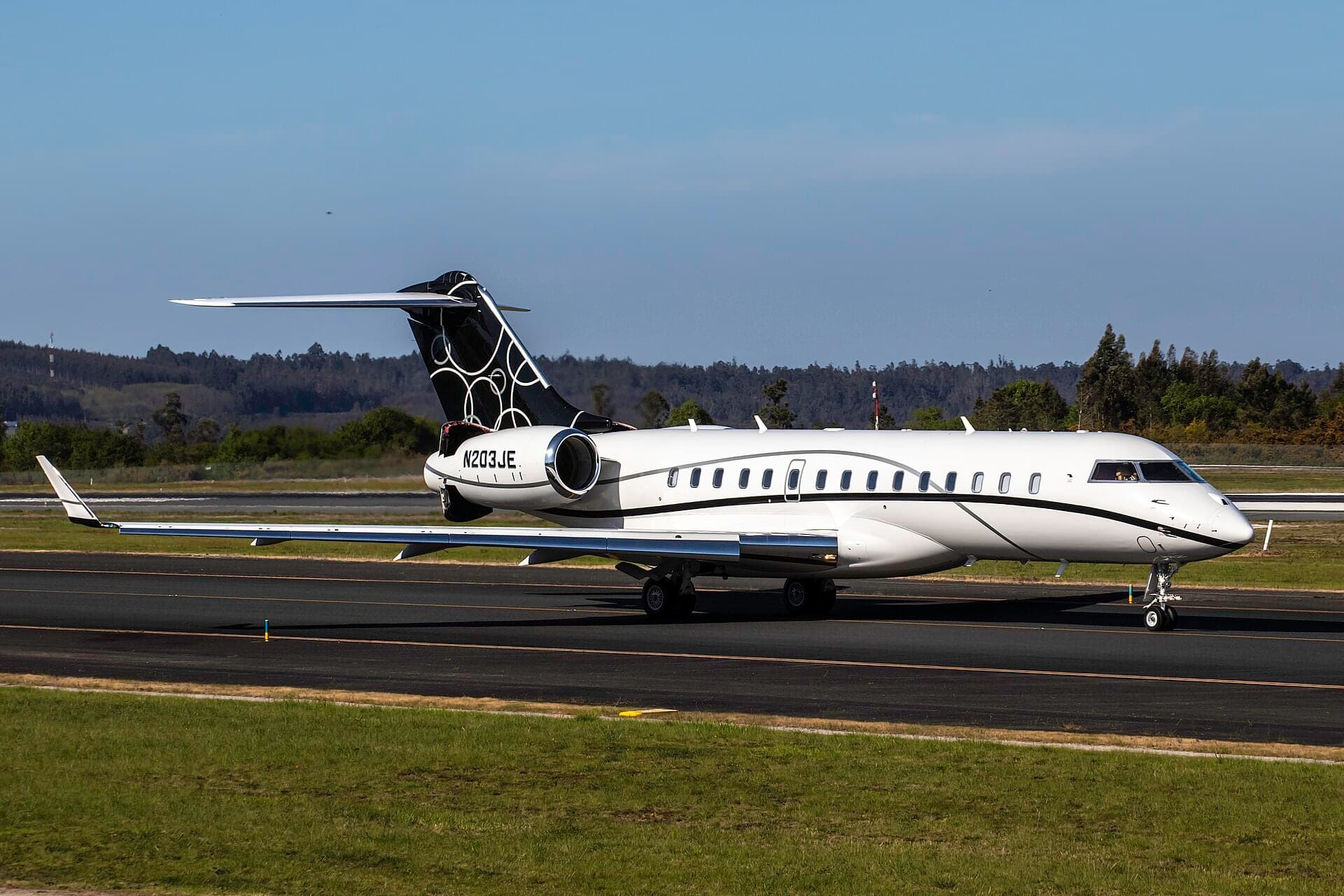 N203JE — Bombardier