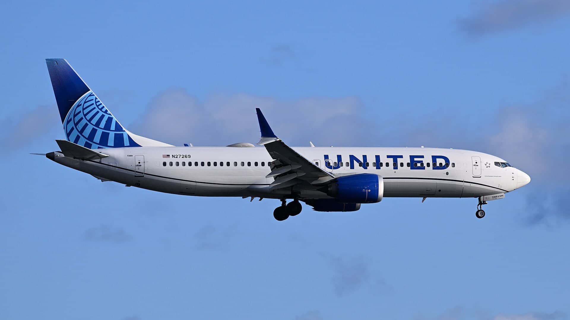 N27269 — Twin-engine aircraft