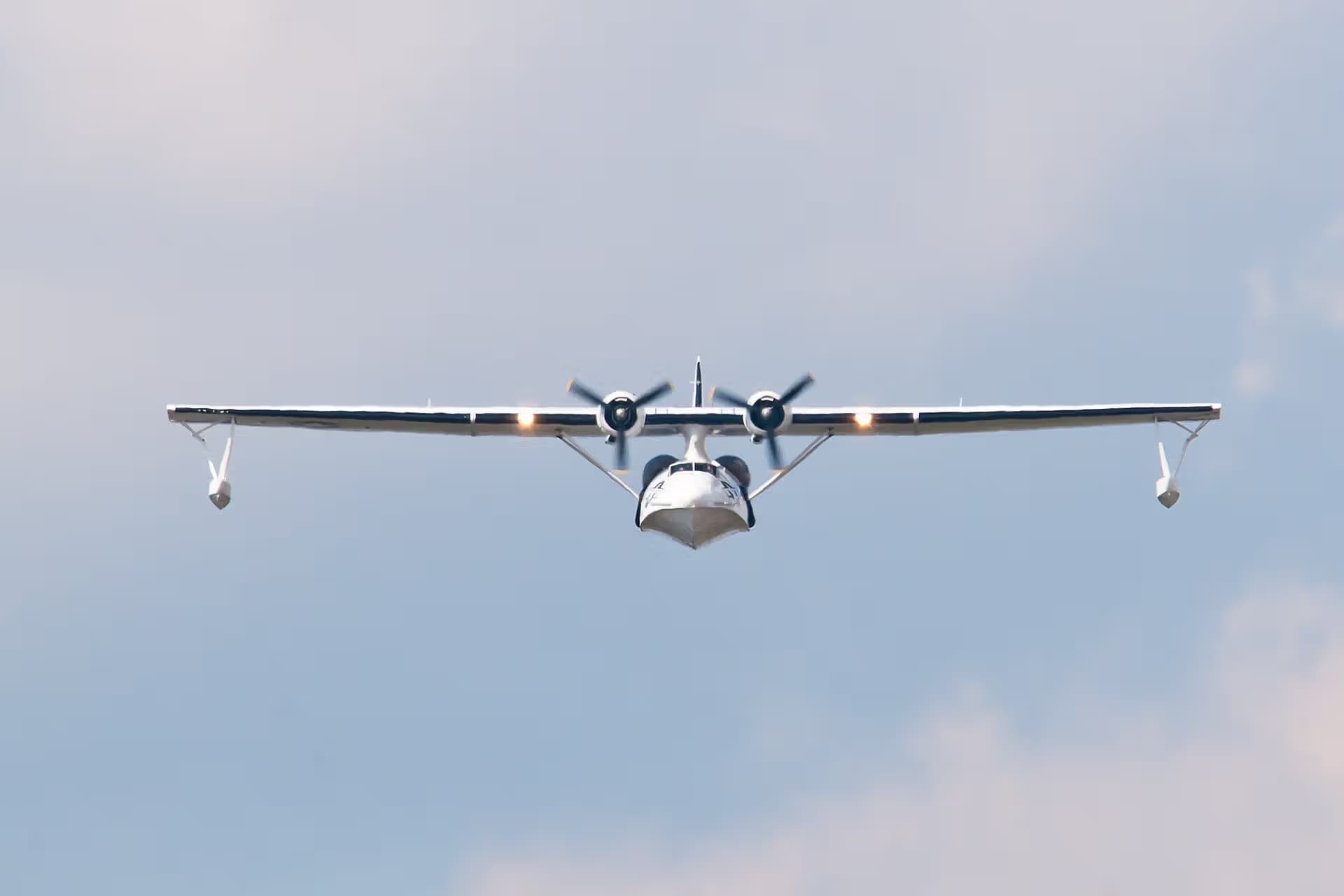 Unidentified — Twin-engine aircraft