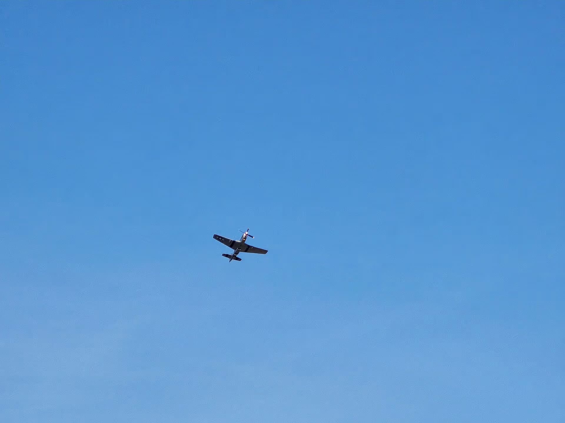 Unidentified — Single-engine aircraft