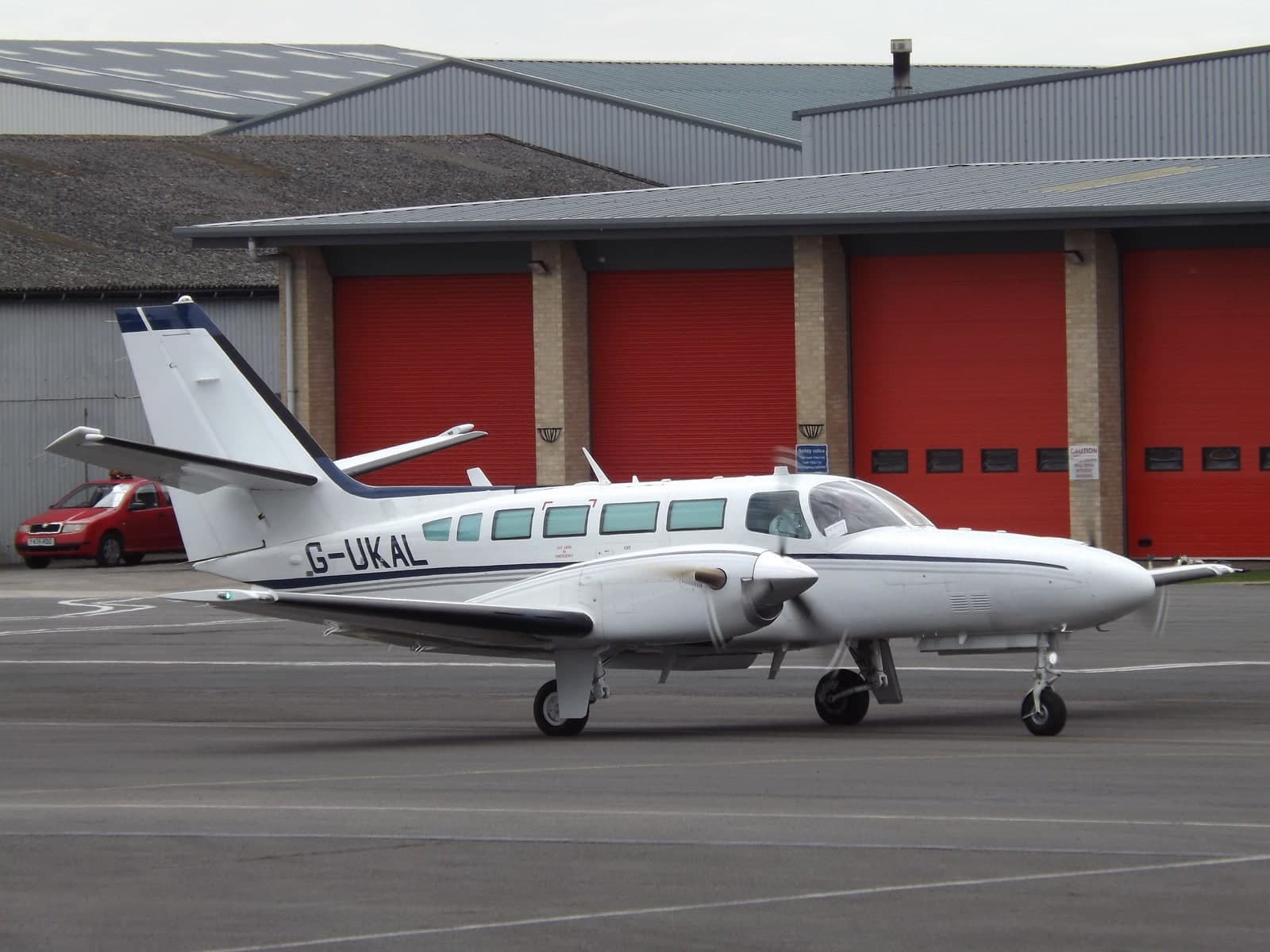 G-UKAL — Twin-engine aircraft