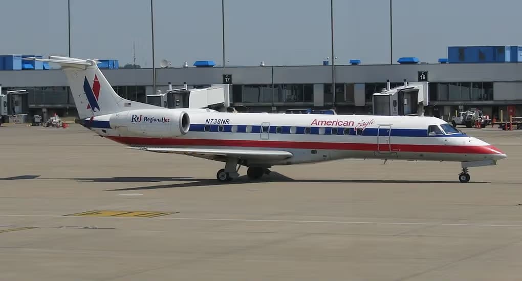 N738NR — Embraer