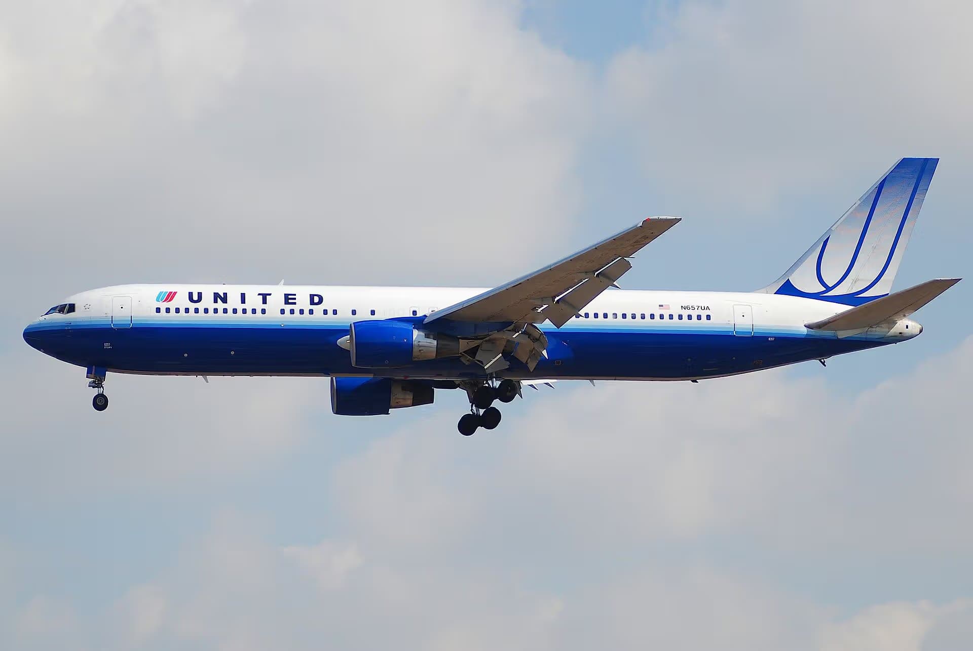 N657UA — Boeing