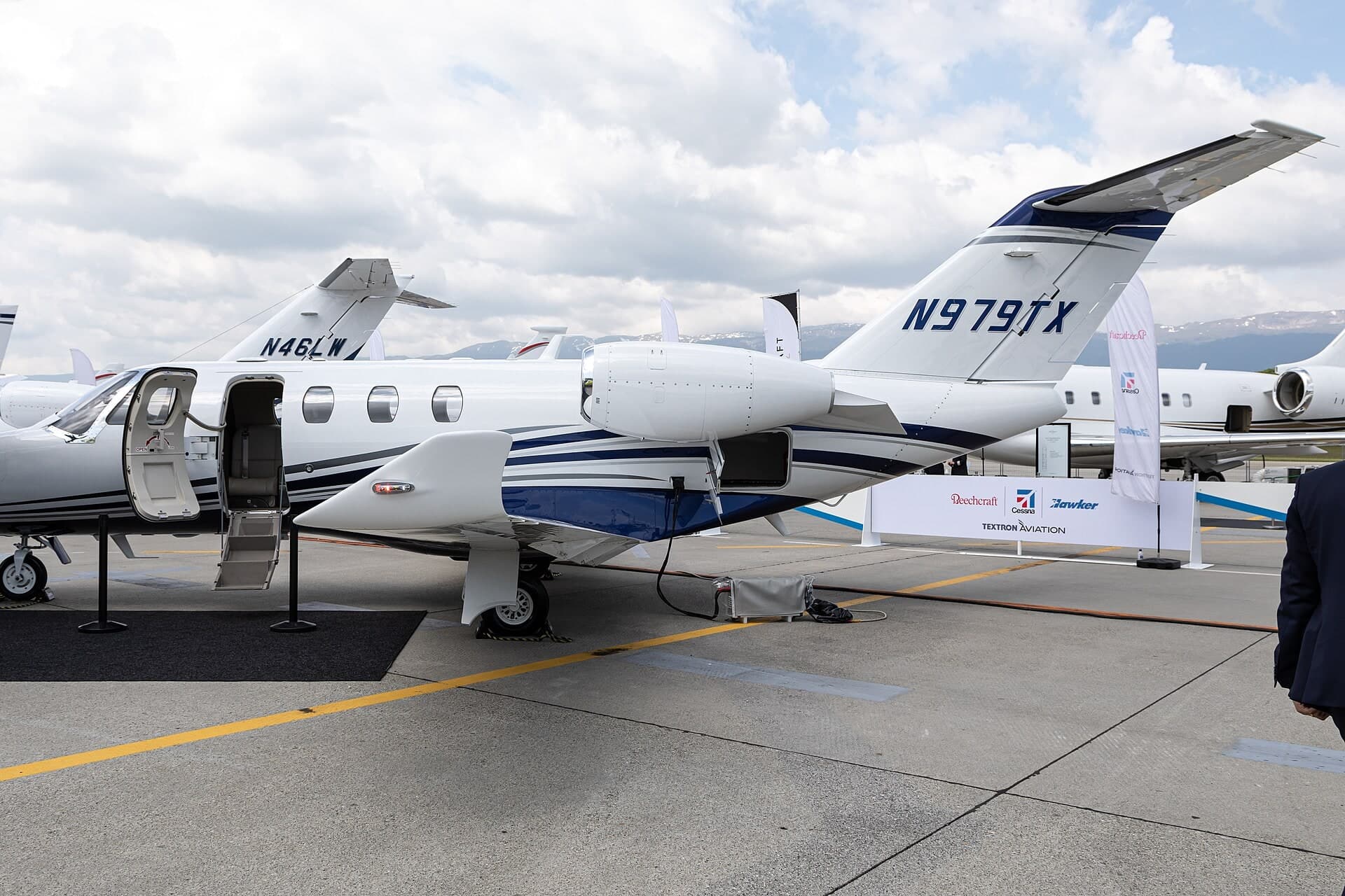 N979TX — Business jet