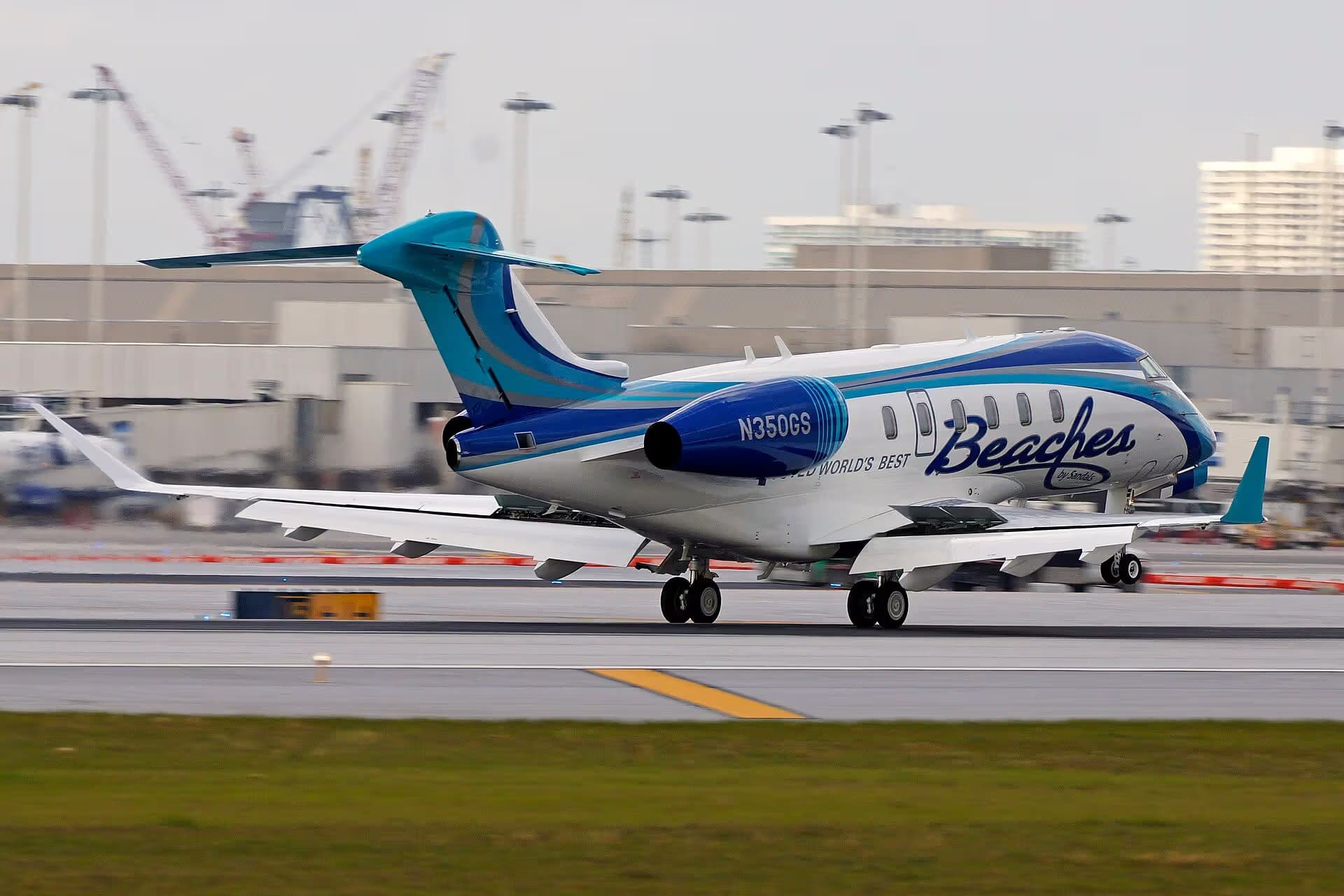 N350GS — Business jet at Miami International Airport