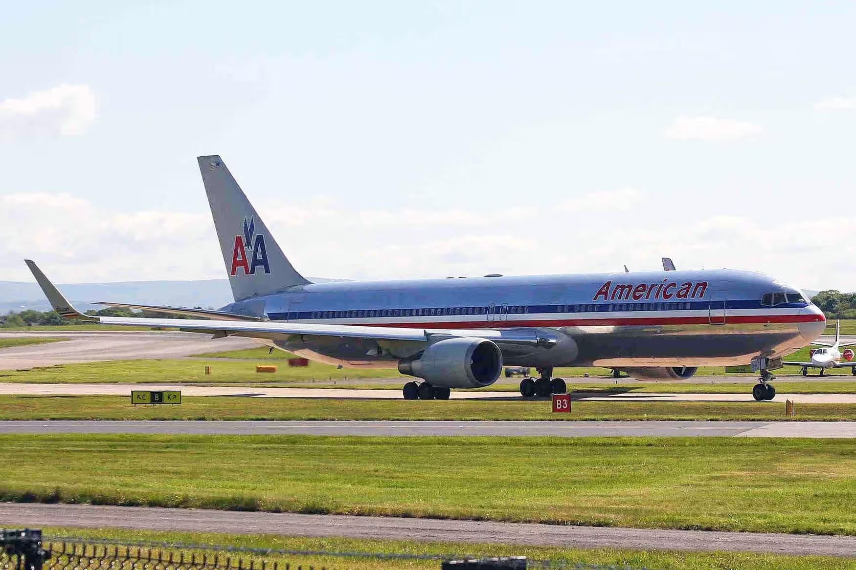 N389AA — Boeing