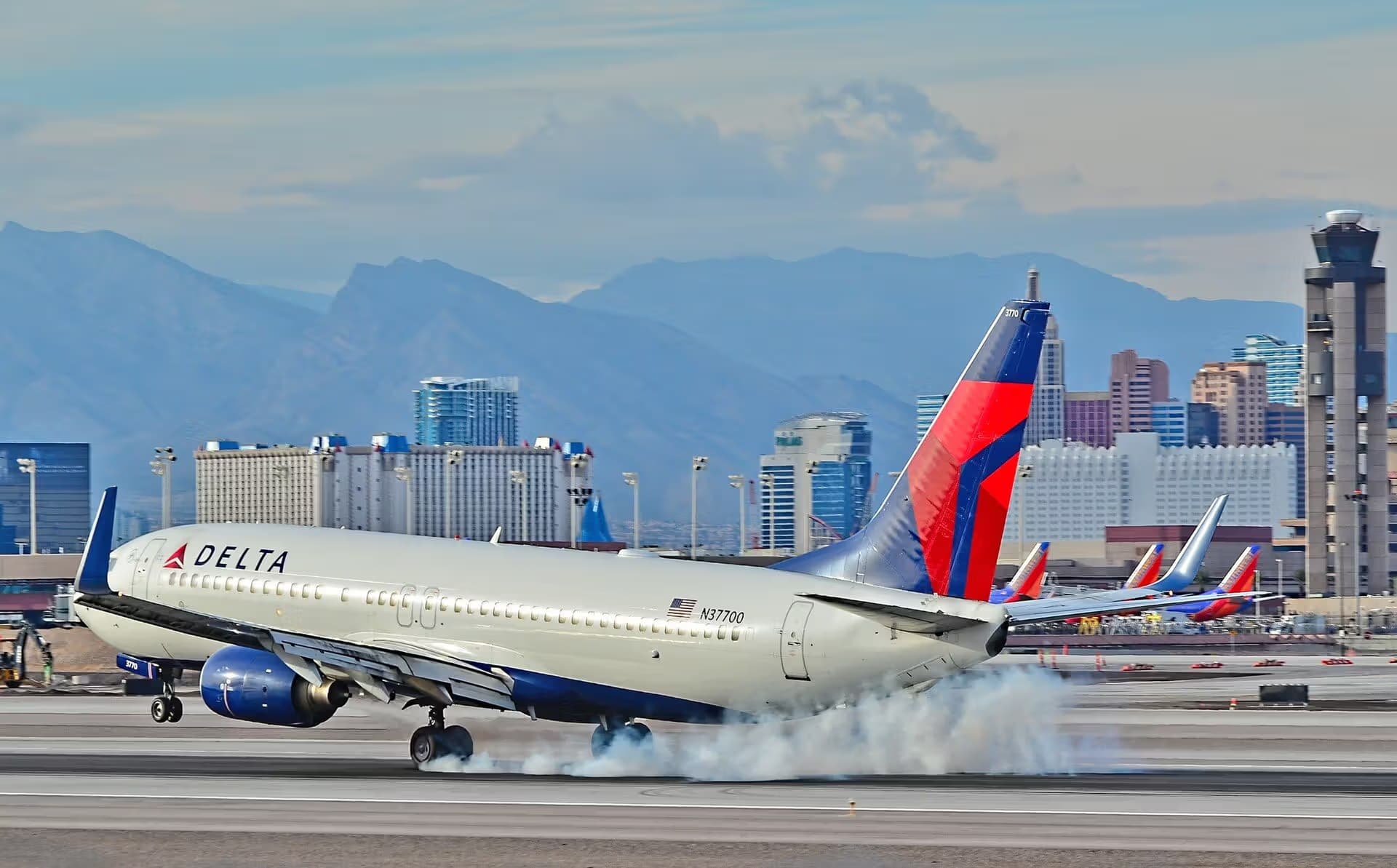 N37700 — Twin-engine aircraft