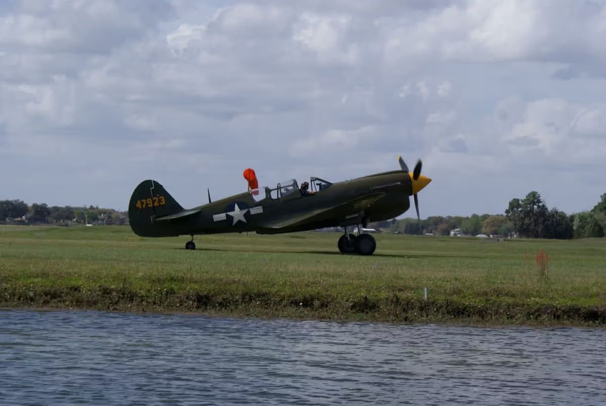Unidentified — Single-engine aircraft