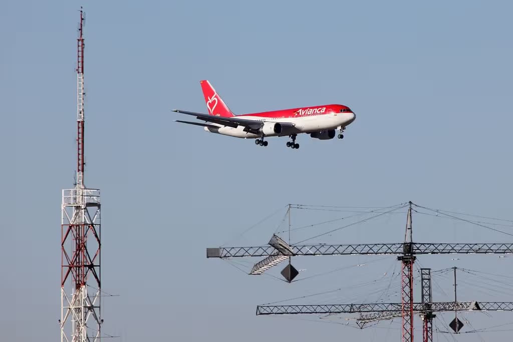 N728CG — Twin-engine aircraft
