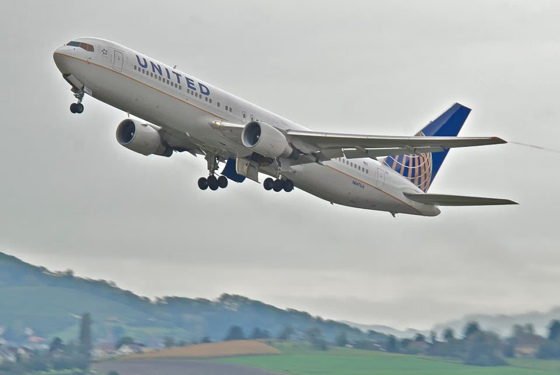 N647UA — Boeing