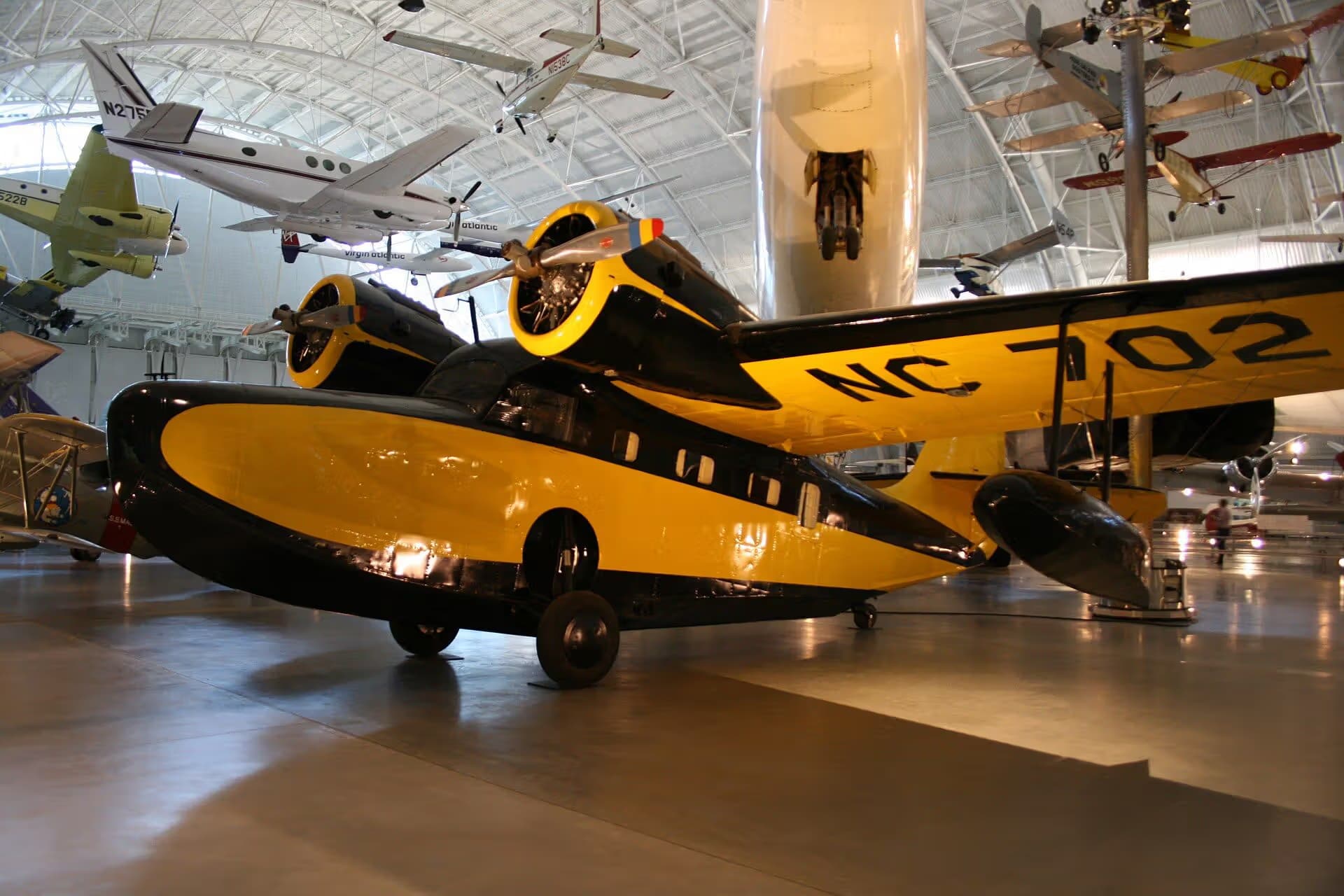 Unidentified — Twin-engine aircraft