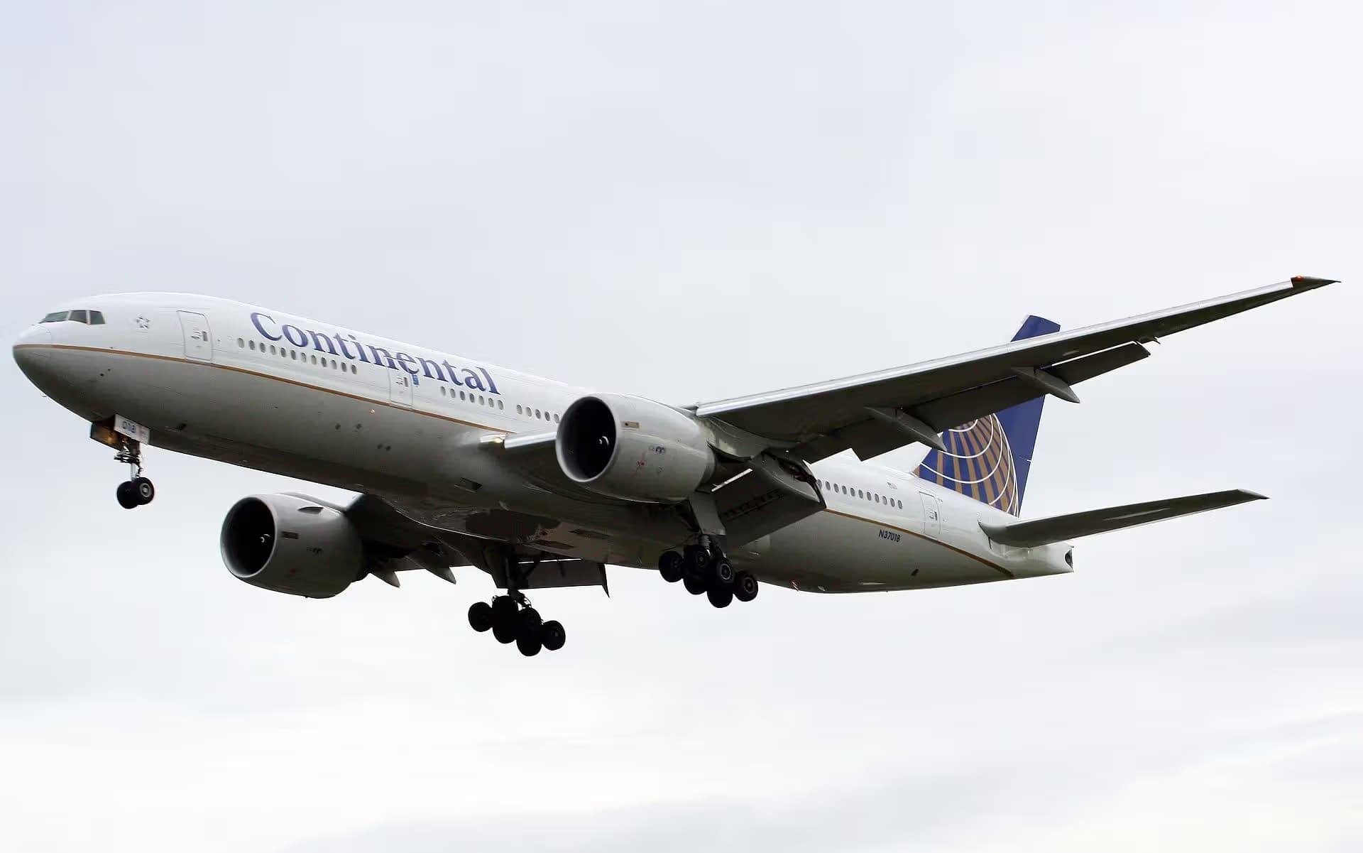 N37018 — Boeing