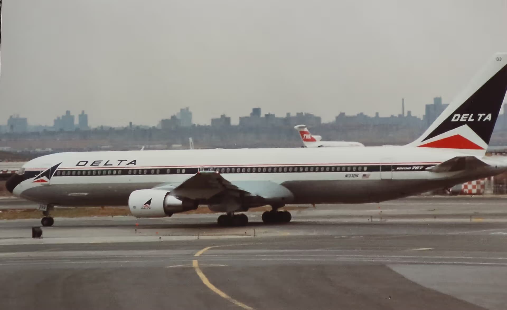 N133DN — Boeing