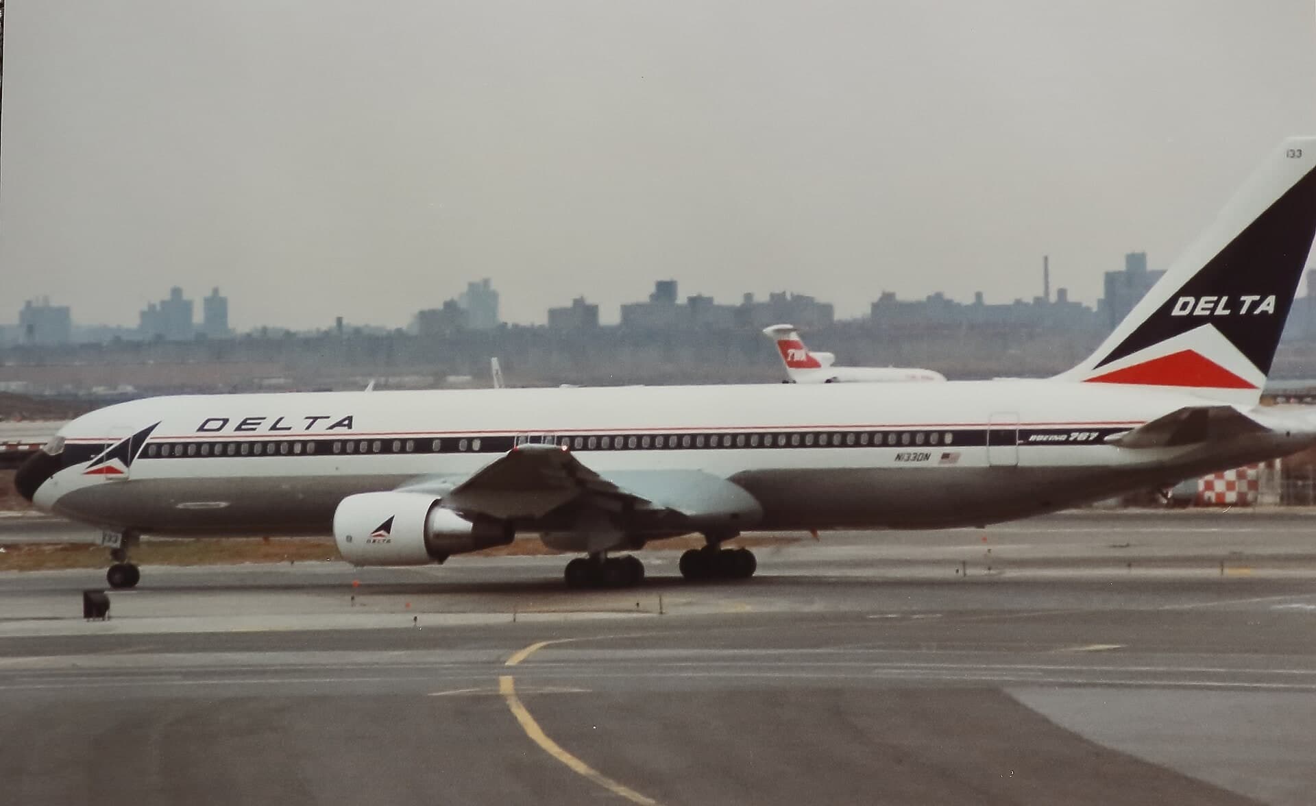 N133DN — Boeing