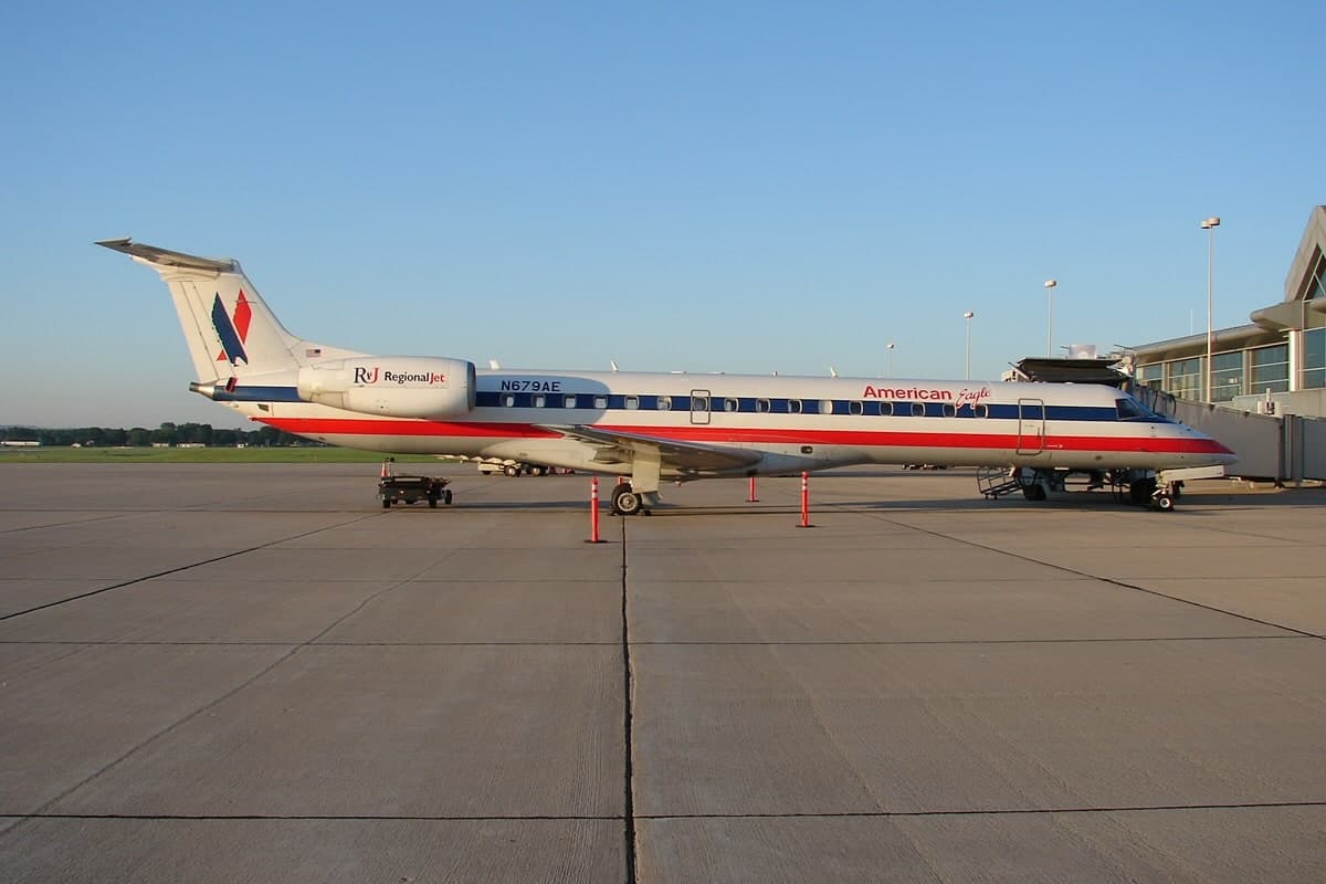 N679AE — Twin-engine aircraft
