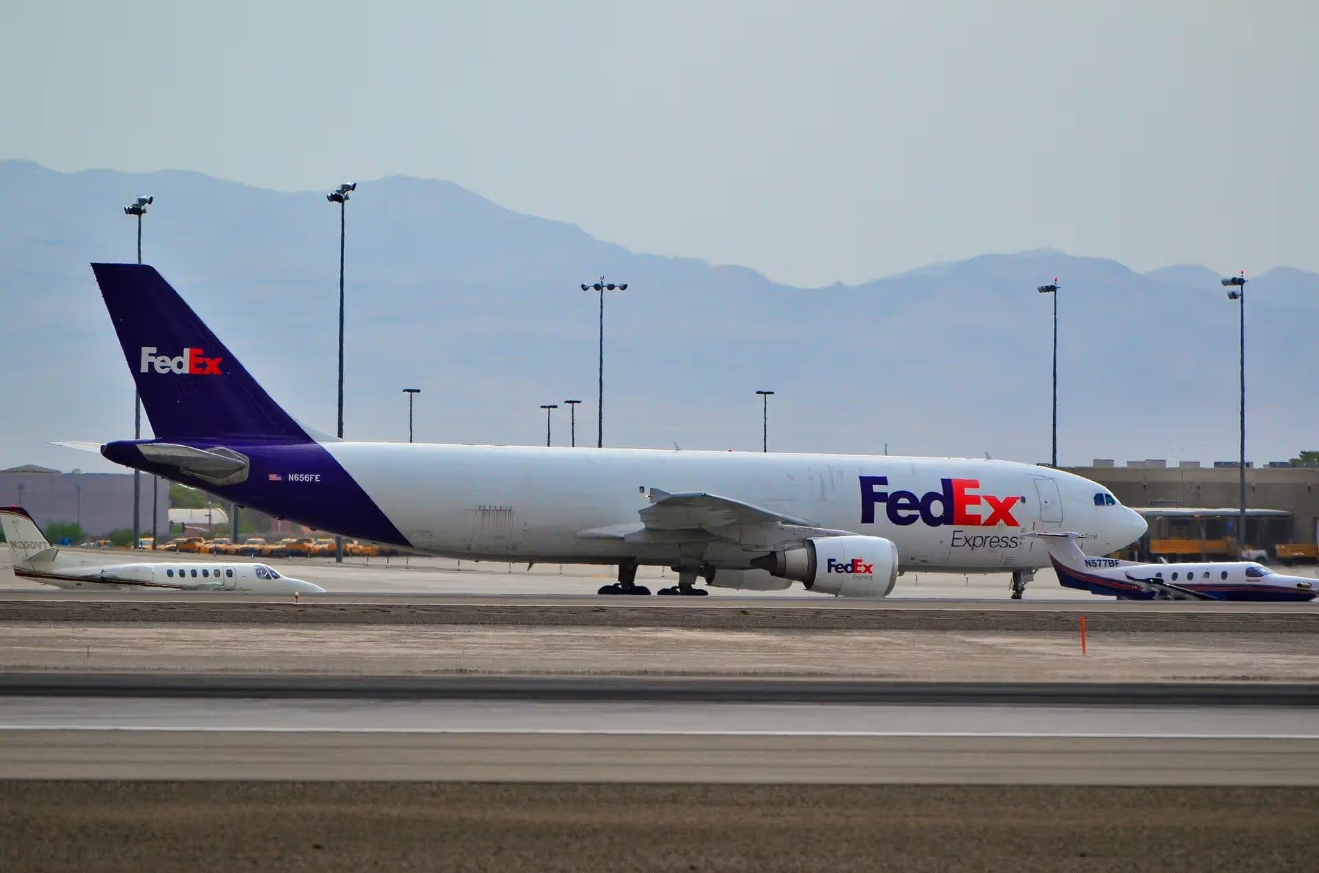 N656FE — Twin-engine aircraft