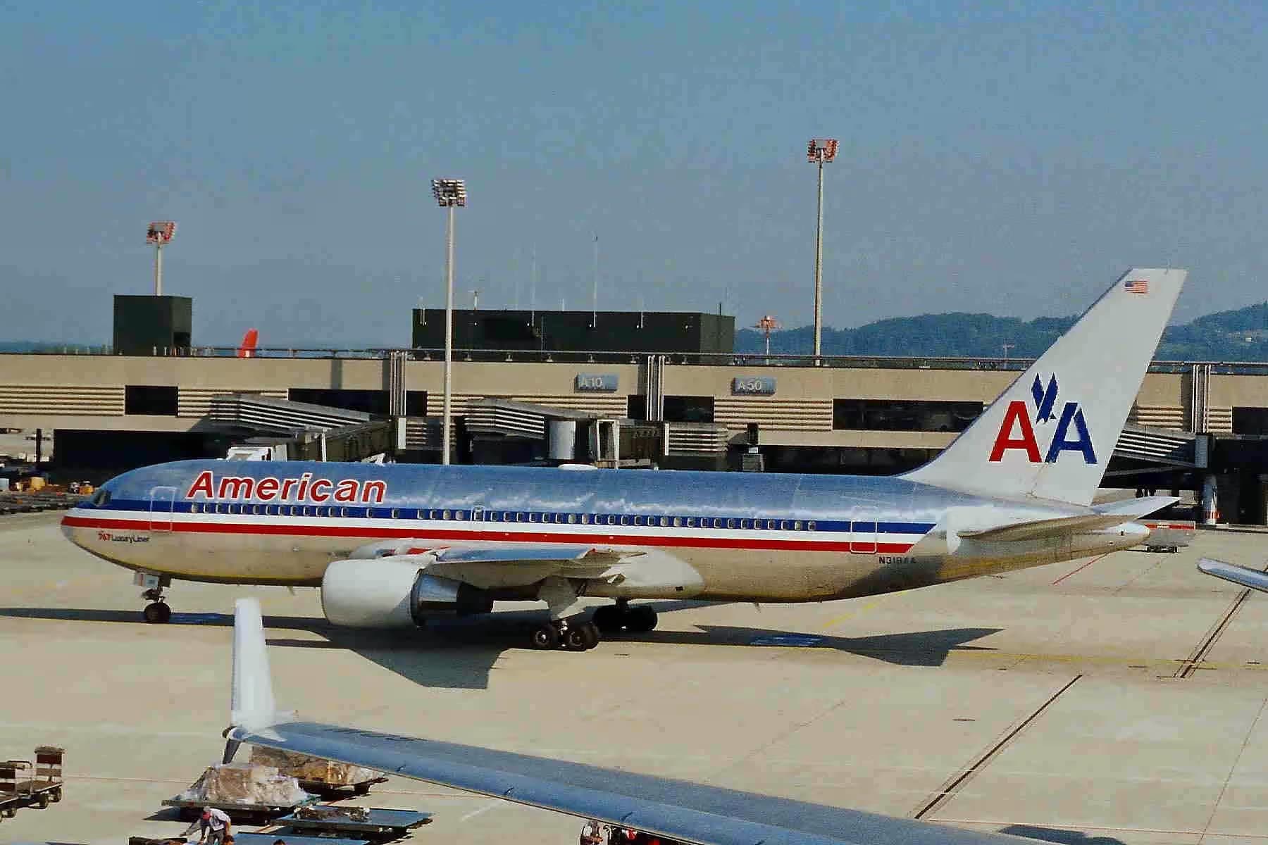 N319AA — Boeing