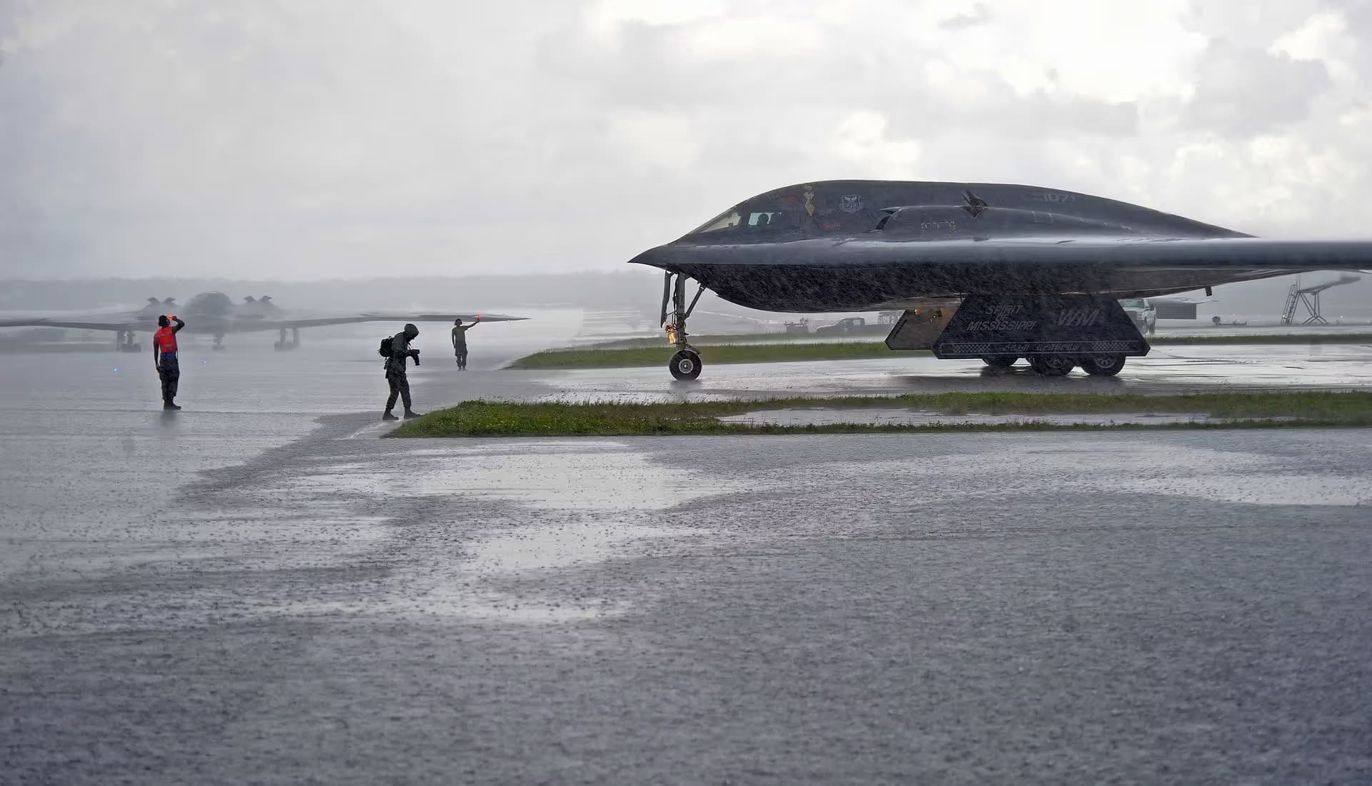 Unidentified — Aircraft at Andersen Air Force Base