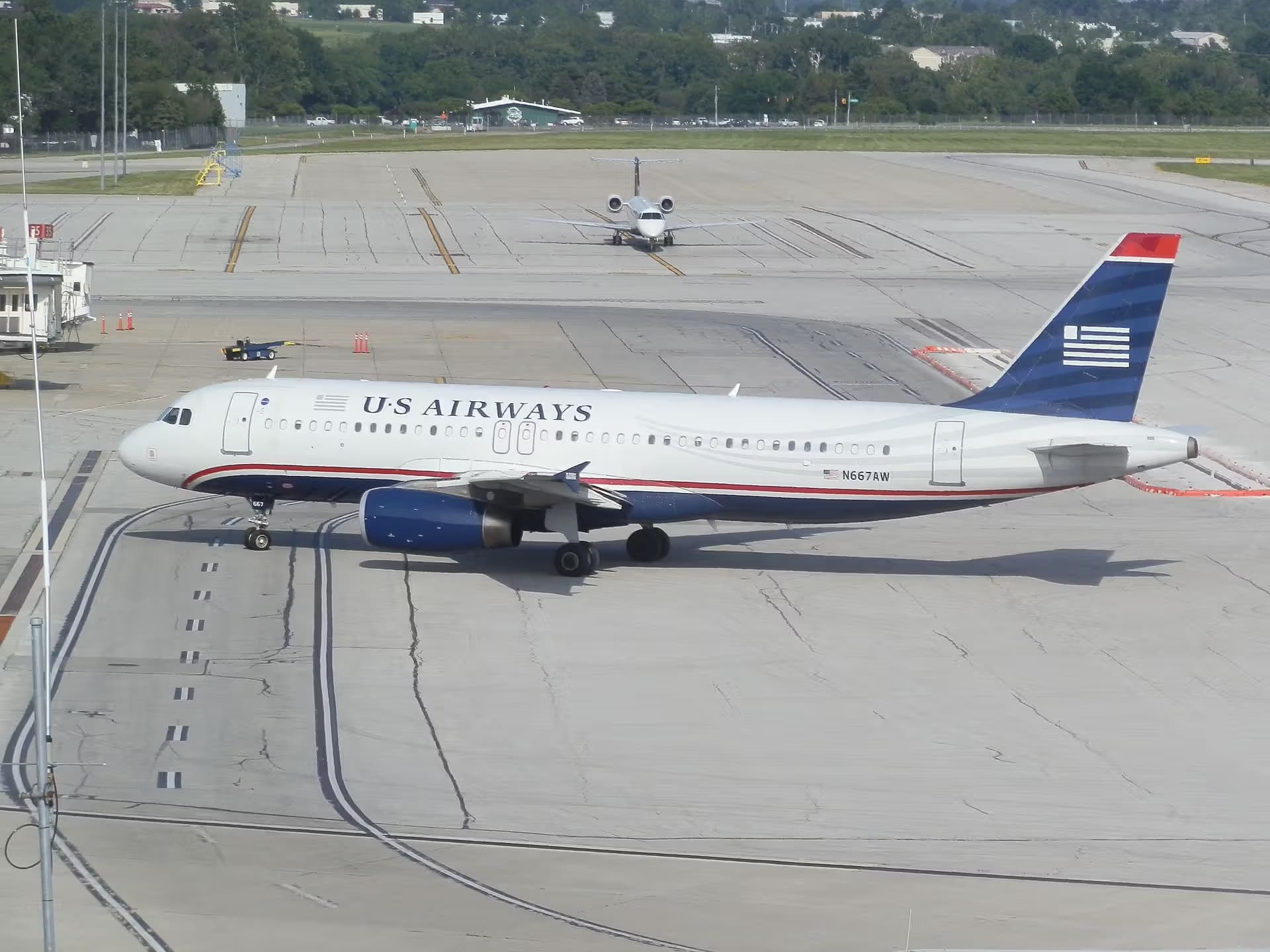 N667AW — Twin-engine aircraft