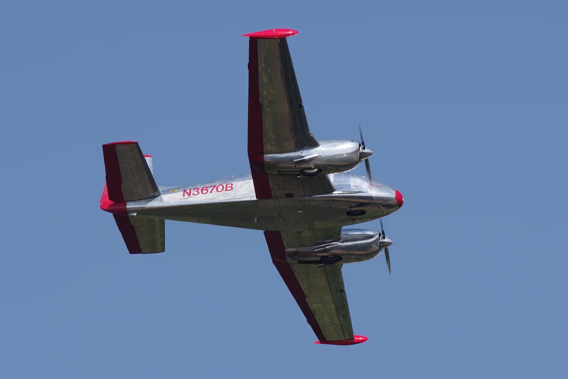 N3670B — Twin-engine aircraft