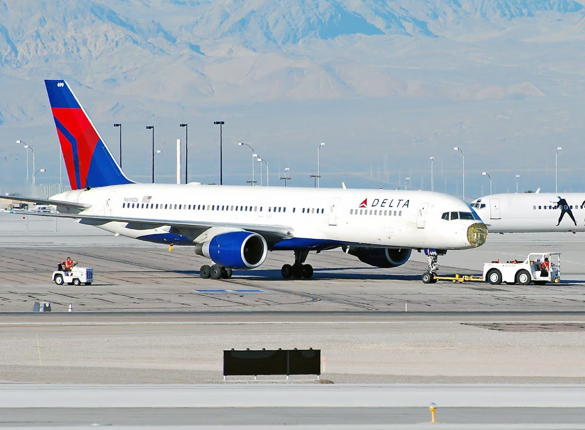 N699DL — Boeing