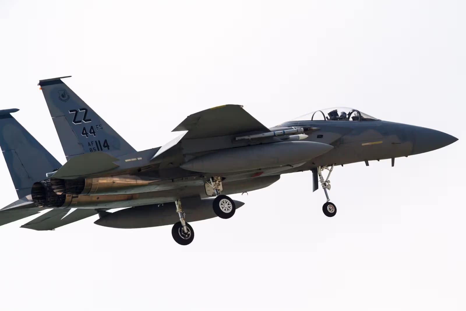Unidentified — Twin-engine aircraft