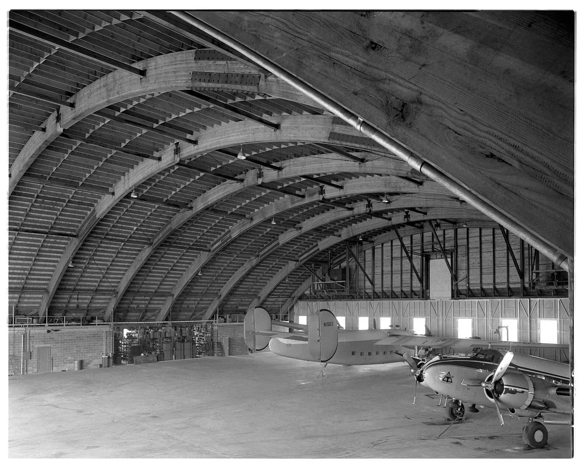 Unidentified — Twin-engine aircraft