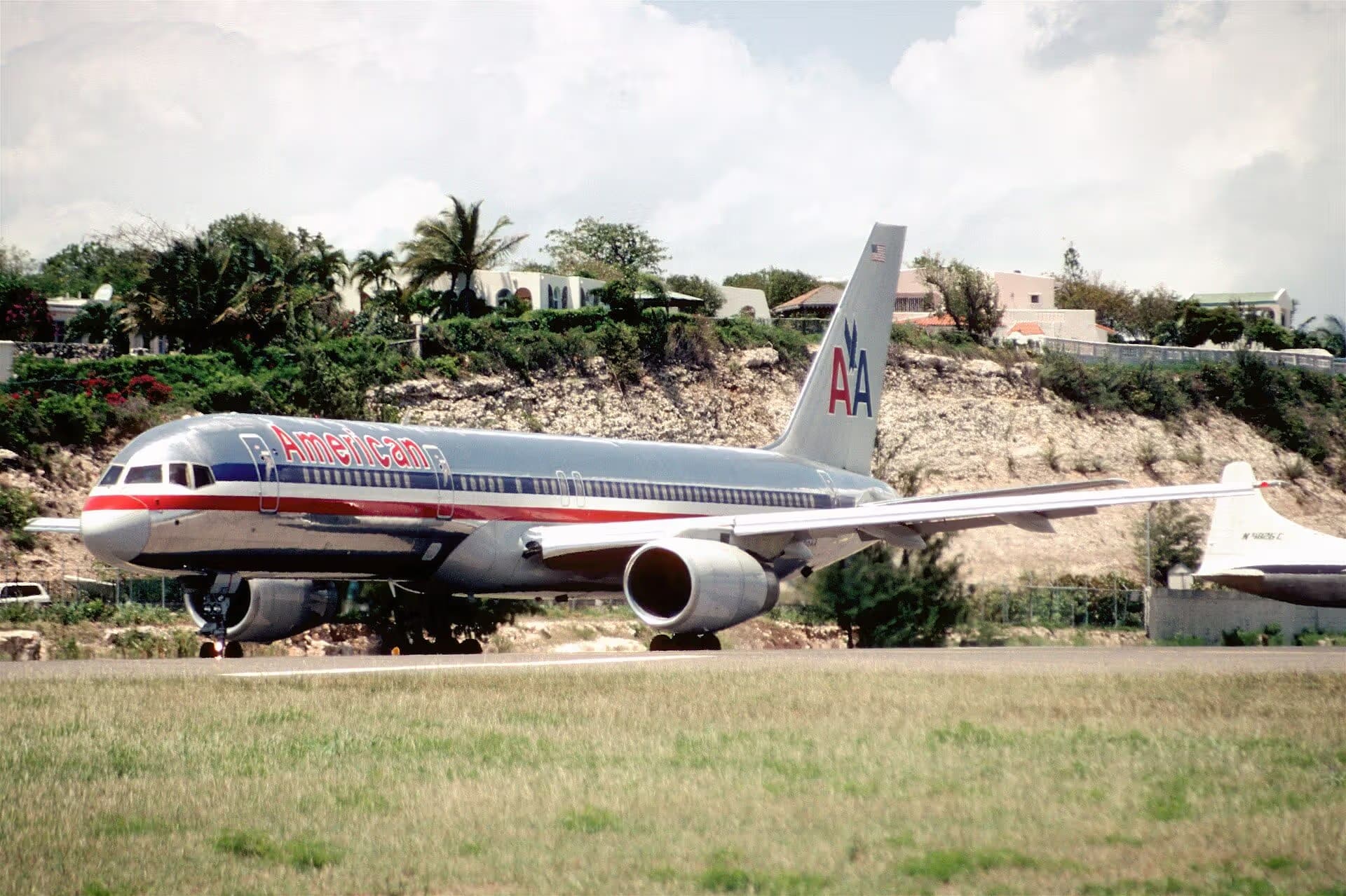 N668AA — Boeing