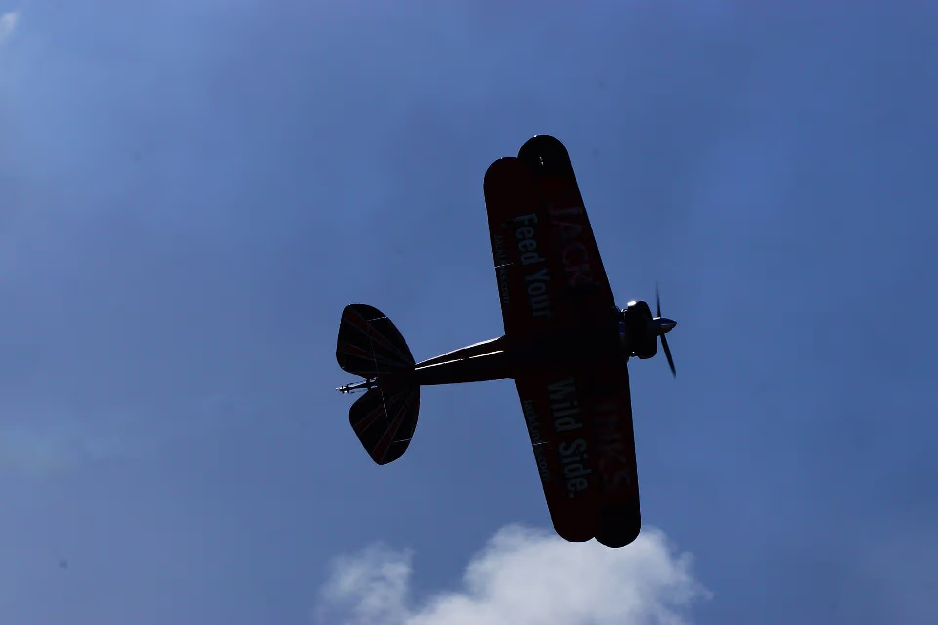 Unidentified — Single-engine aircraft