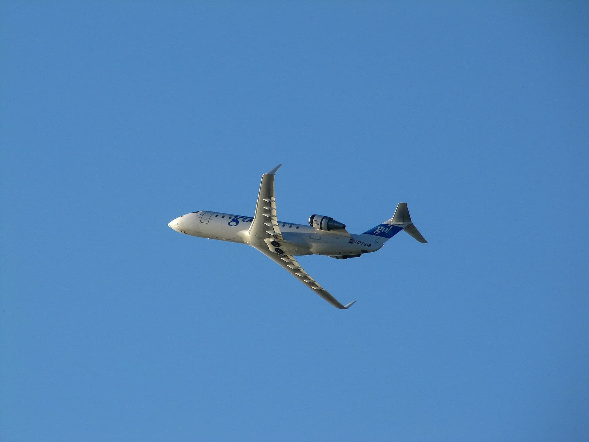 N27318 — Twin-engine aircraft