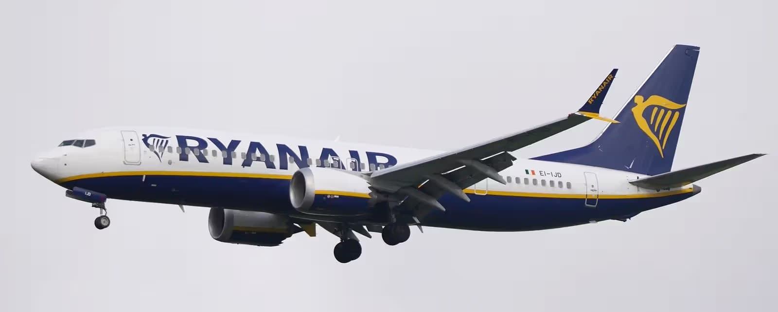 EI-IJD — Twin-engine aircraft