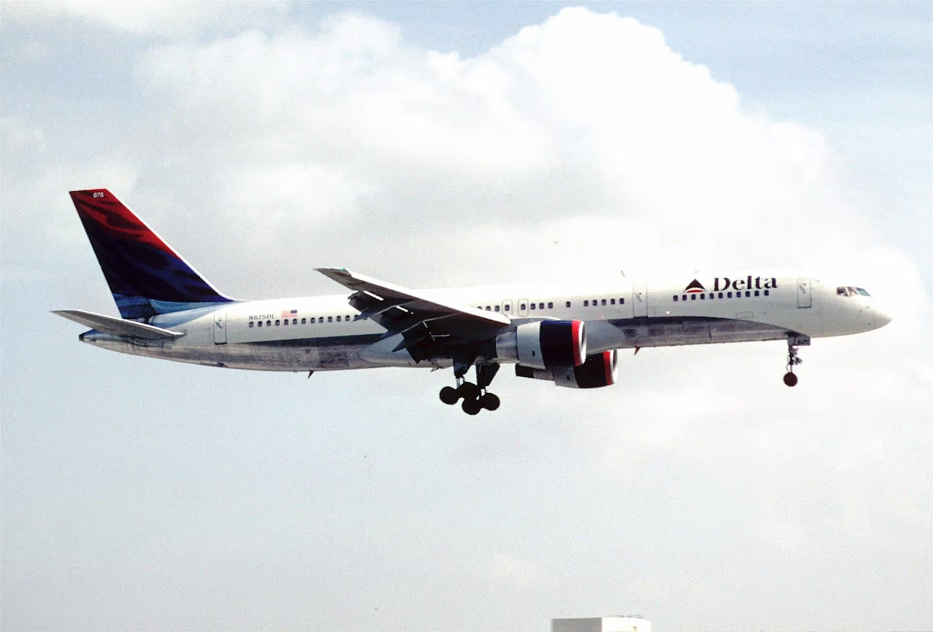 N675DL — Twin-engine aircraft