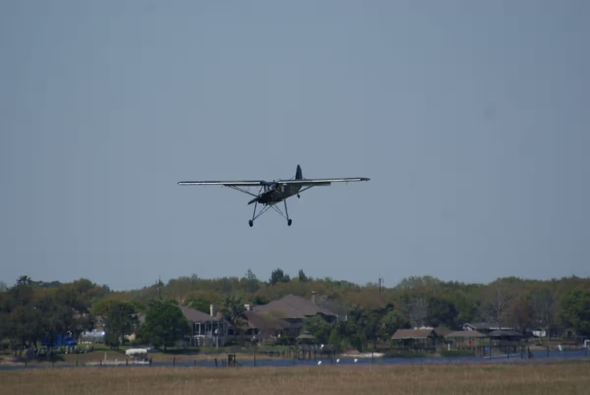 Unidentified — Single-engine aircraft