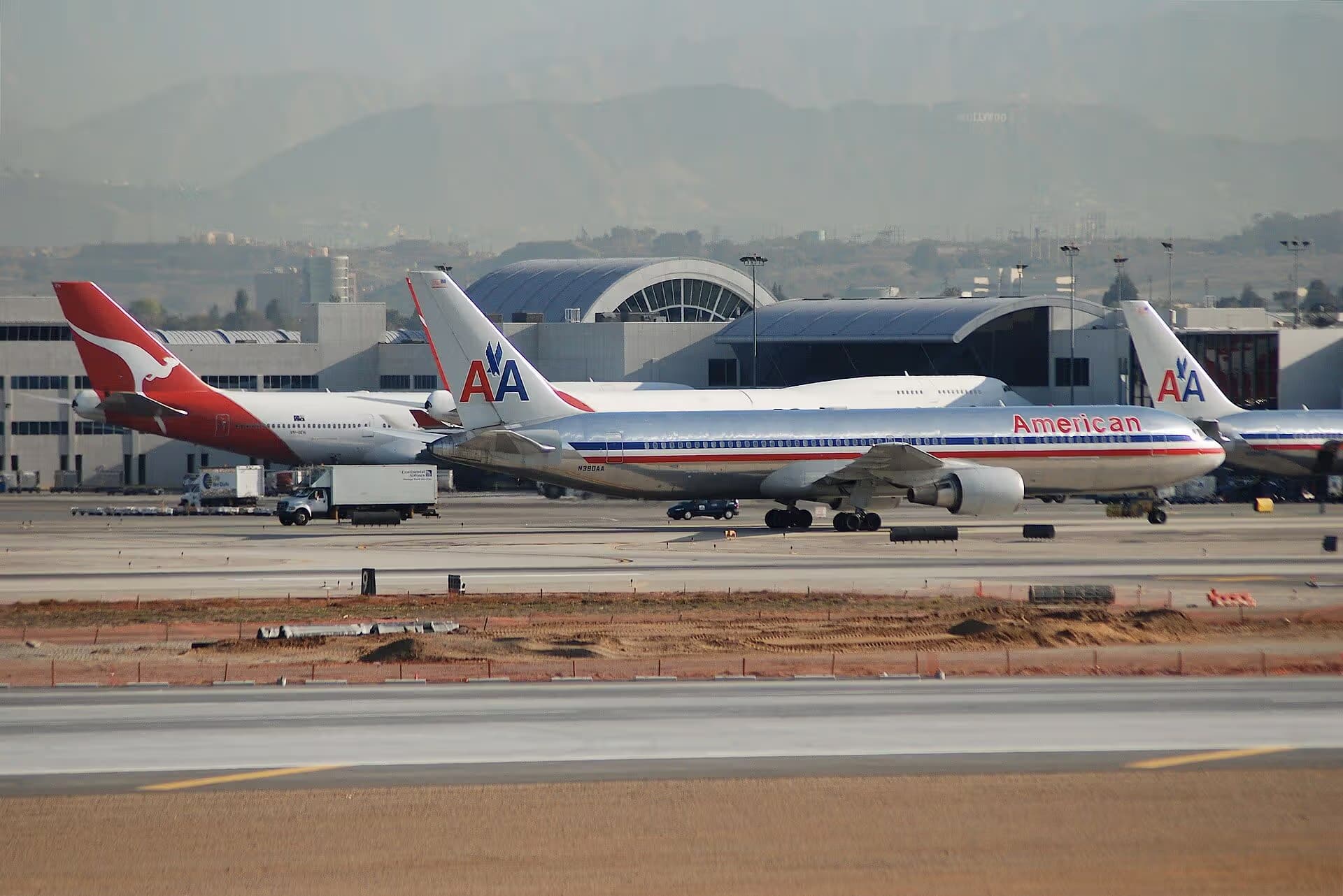 N390AA — Boeing