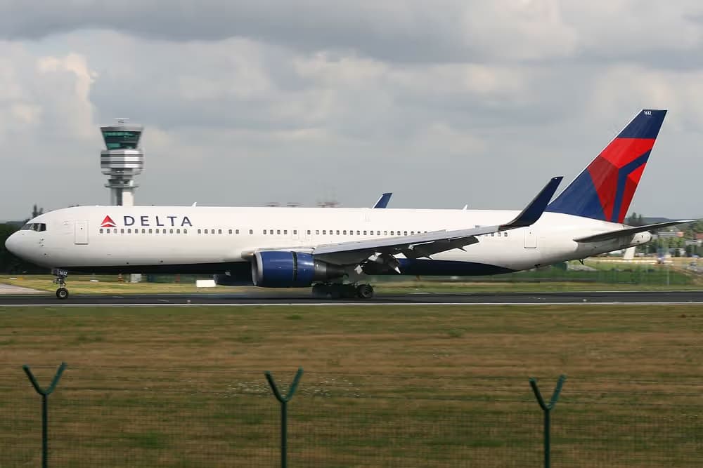 N1612T — Twin-engine aircraft