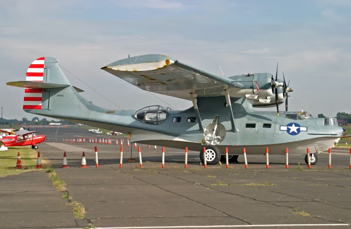 N9521C — Twin-engine aircraft