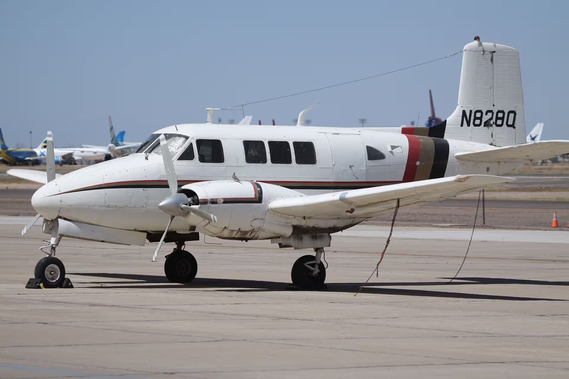 N828Q — Twin-engine aircraft