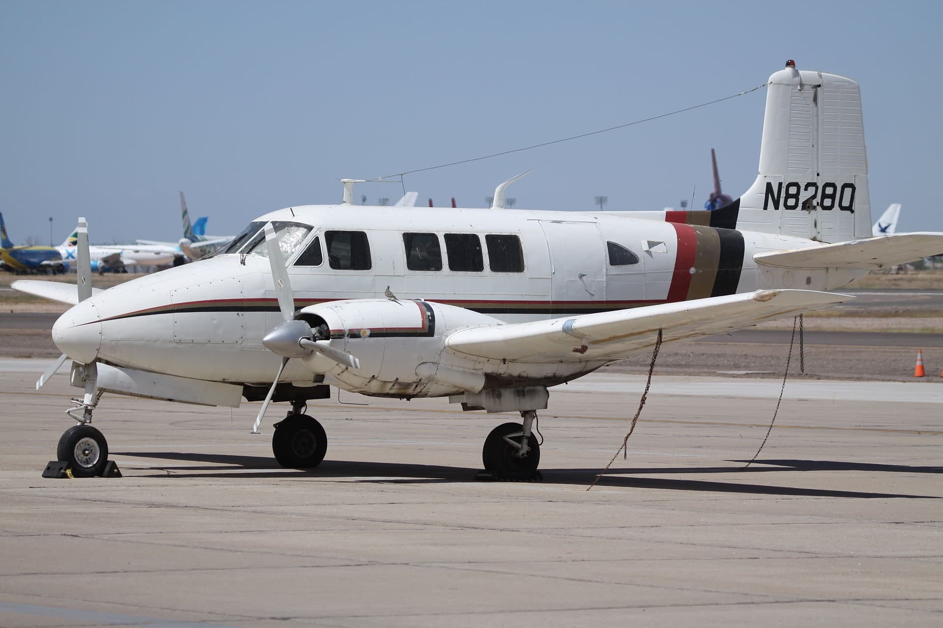 N828Q — Twin-engine aircraft