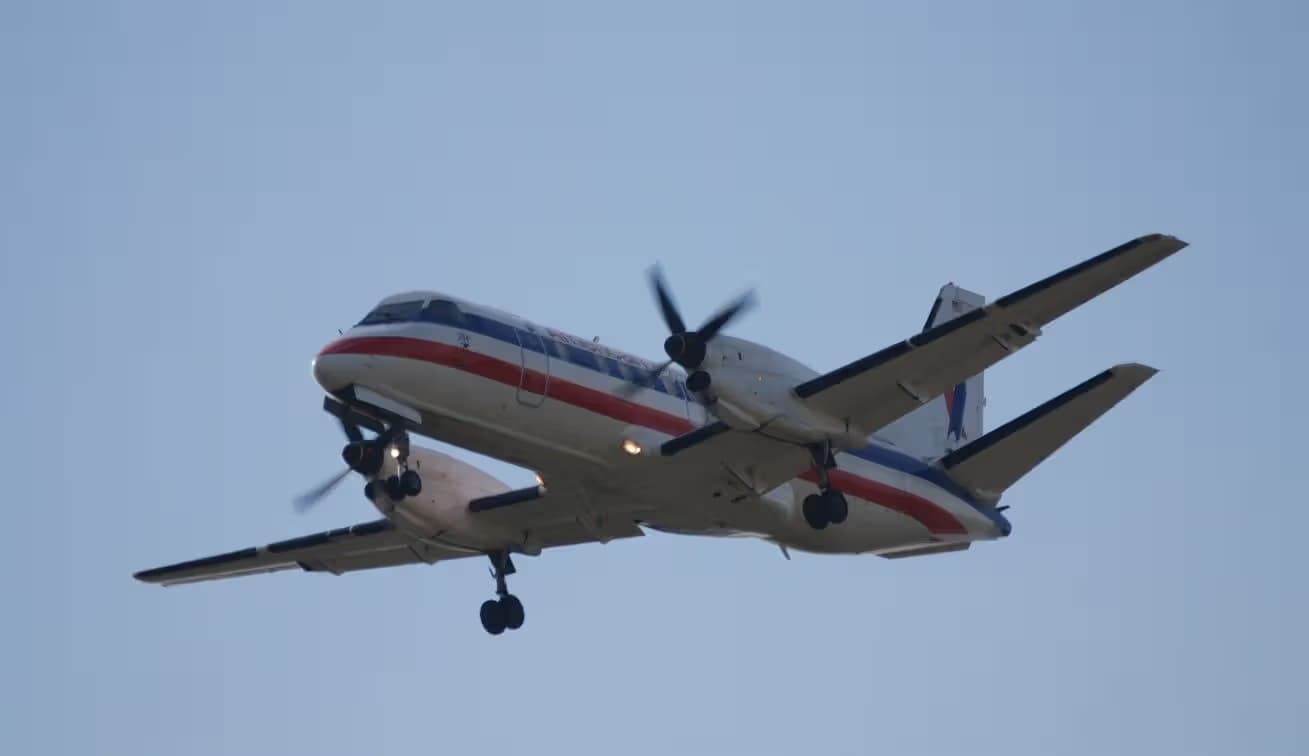 N304AE — Twin-engine aircraft