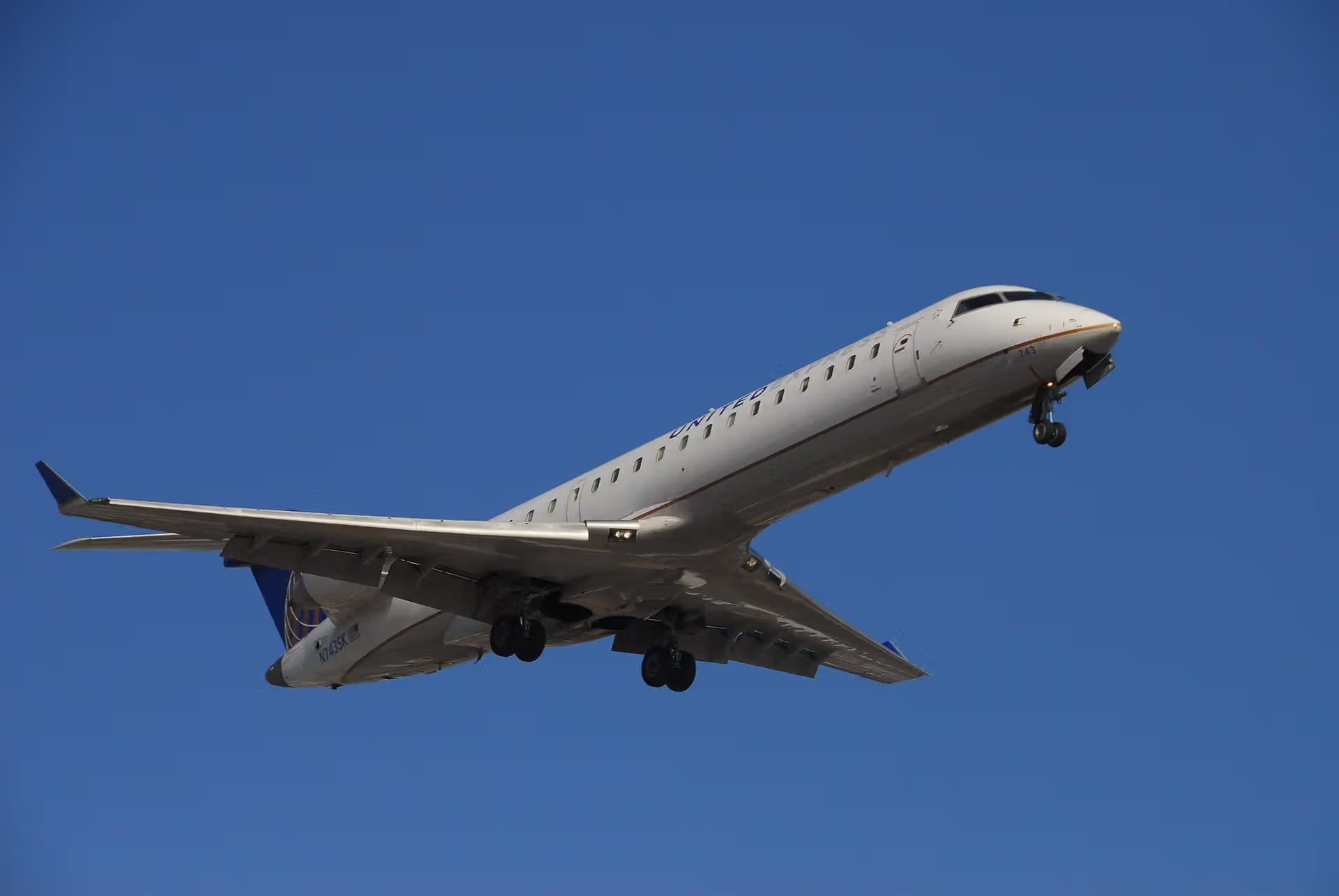 N743SK — Bombardier